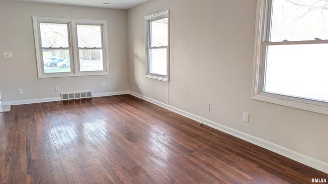 200 LASALLE Boulevard, Marquette Heights, IL 61554