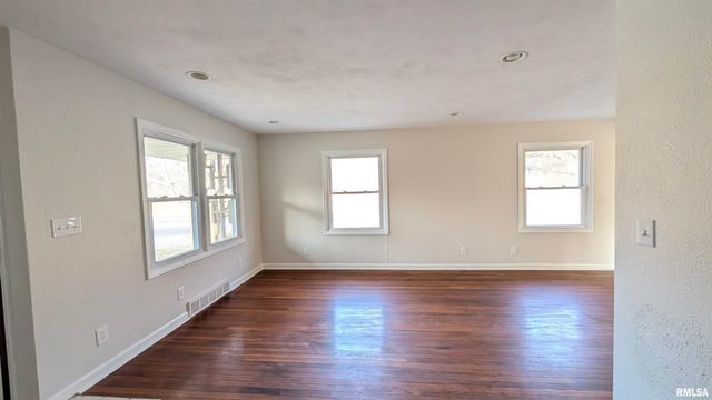 200 LASALLE Boulevard, Marquette Heights, IL 61554