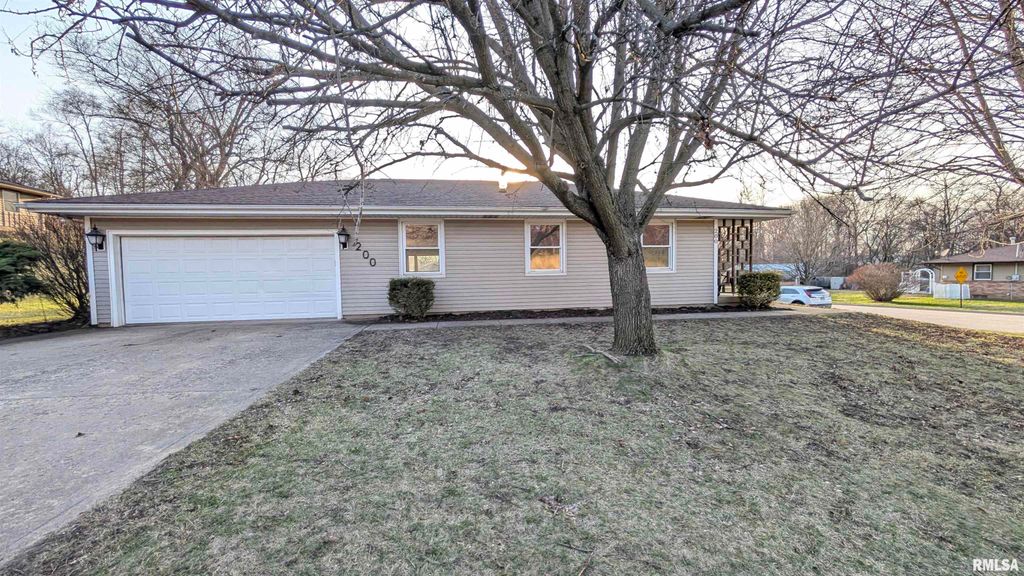 200 LASALLE Boulevard, Marquette Heights, IL 61554