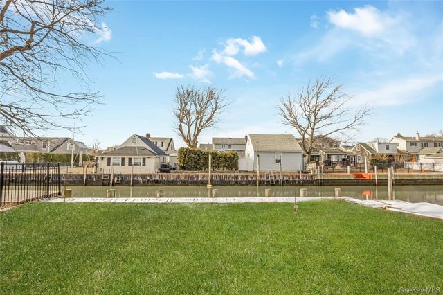 21 Norman Avenue, Amityville, NY 11701