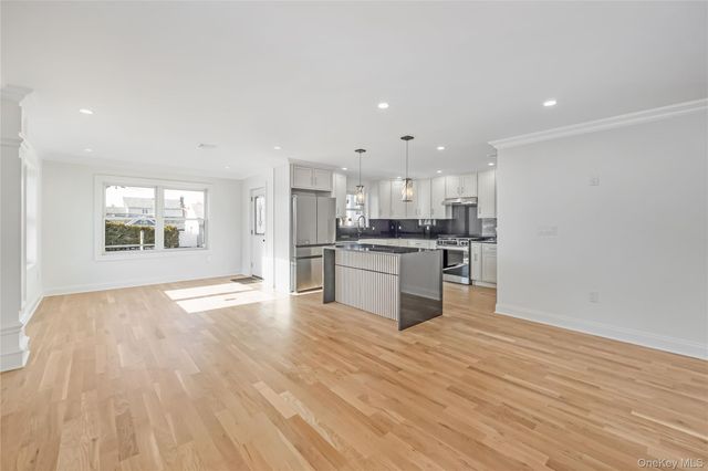 21 Norman Avenue, Amityville, NY 11701