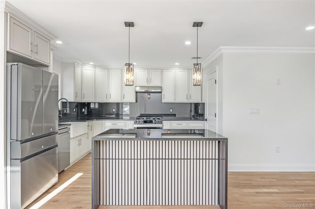 21 Norman Avenue, Amityville, NY 11701