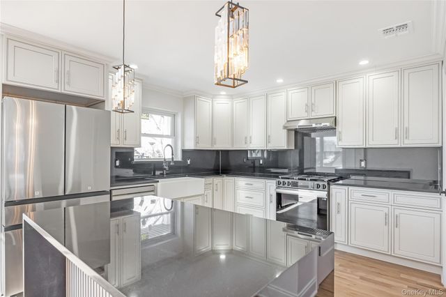 21 Norman Avenue, Amityville, NY 11701