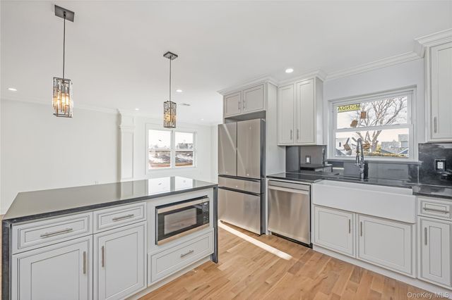 21 Norman Avenue, Amityville, NY 11701