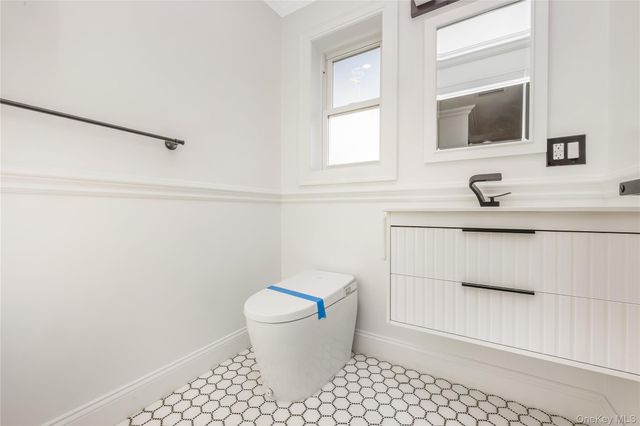 21 Norman Avenue, Amityville, NY 11701