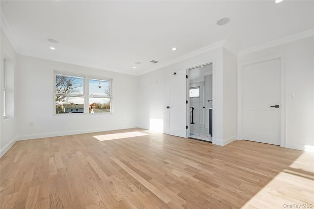 21 Norman Avenue, Amityville, NY 11701