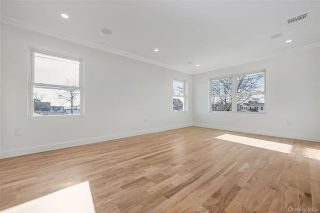 21 Norman Avenue, Amityville, NY 11701