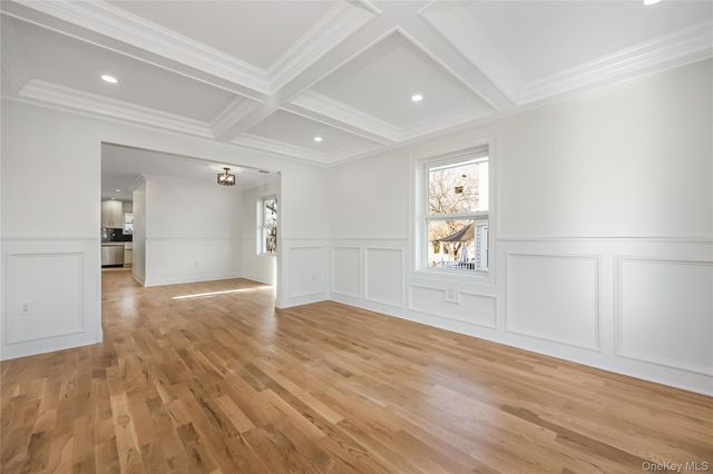 21 Norman Avenue, Amityville, NY 11701