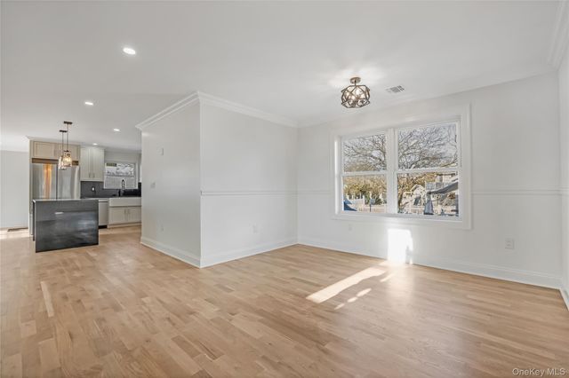 21 Norman Avenue, Amityville, NY 11701