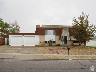 1124 E SLEEPY HOLLOW LN, Sandy, UT 84094