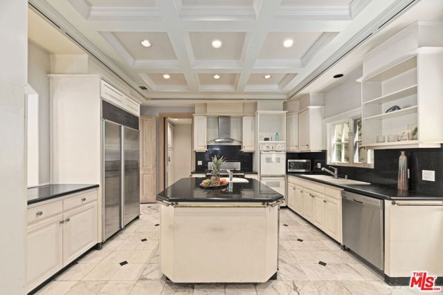 14330 Mulholland Drive, Los Angeles, CA 90077