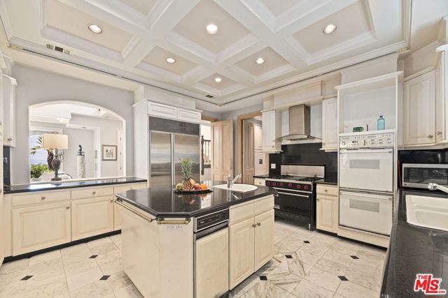 14330 Mulholland Drive, Los Angeles, CA 90077
