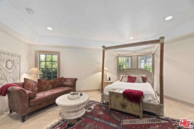 14330 Mulholland Drive, Los Angeles, CA 90077