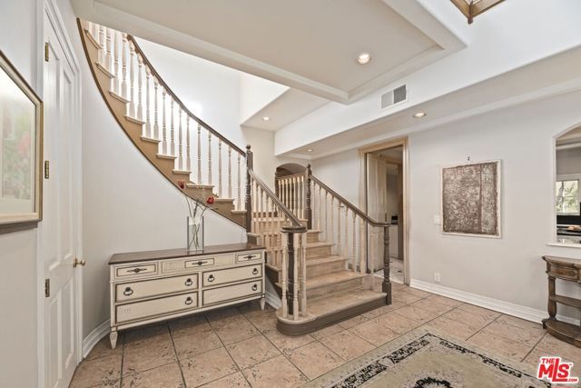 14330 Mulholland Drive, Los Angeles, CA 90077