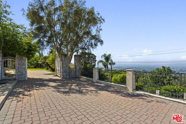 14330 Mulholland Drive, Los Angeles, CA 90077