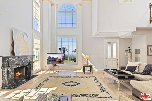 14330 Mulholland Drive, Los Angeles, CA 90077