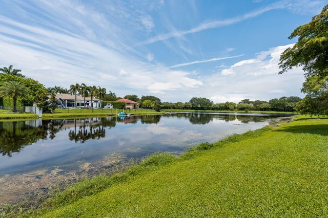 10251 N Lake Vista Circle, Davie, FL 33328
