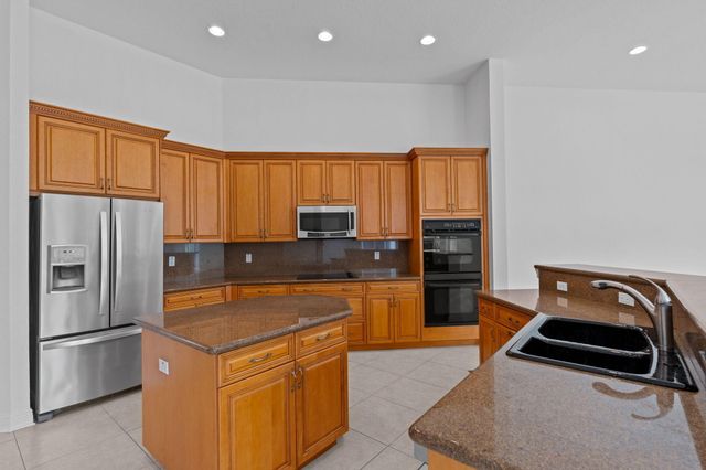 10251 N Lake Vista Circle, Davie, FL 33328