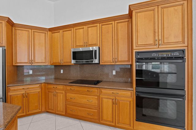 10251 N Lake Vista Circle, Davie, FL 33328