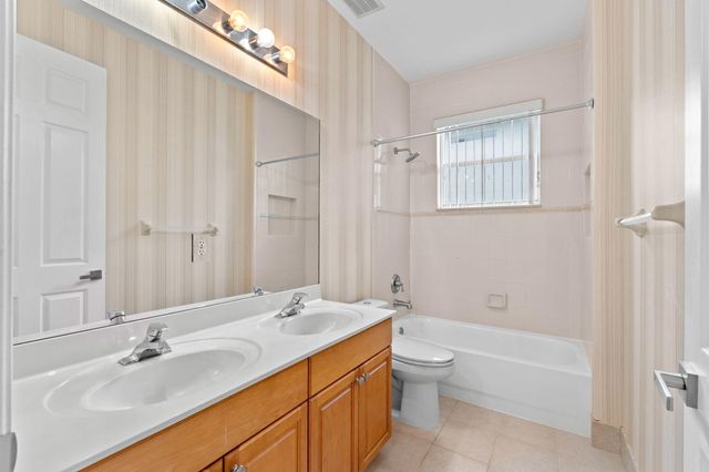 10251 N Lake Vista Circle, Davie, FL 33328