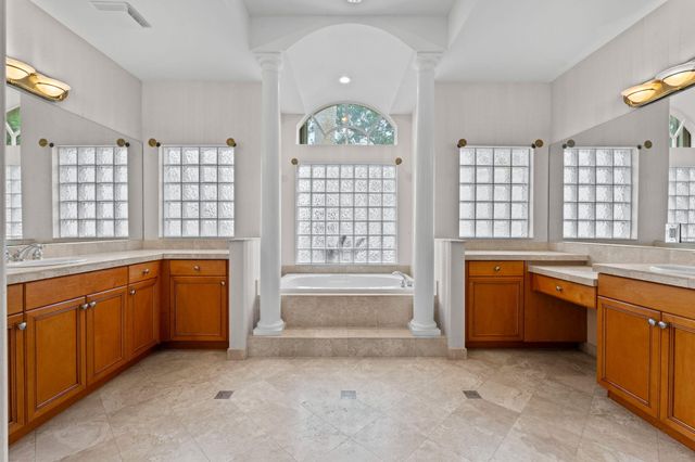 10251 N Lake Vista Circle, Davie, FL 33328