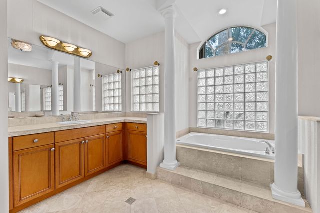 10251 N Lake Vista Circle, Davie, FL 33328