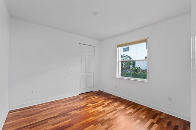10251 N Lake Vista Circle, Davie, FL 33328