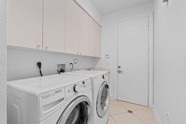 10251 N Lake Vista Circle, Davie, FL 33328
