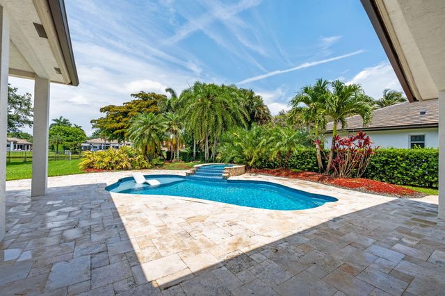 10251 N Lake Vista Circle, Davie, FL 33328