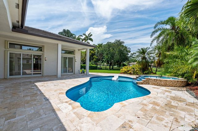 10251 N Lake Vista Circle, Davie, FL 33328
