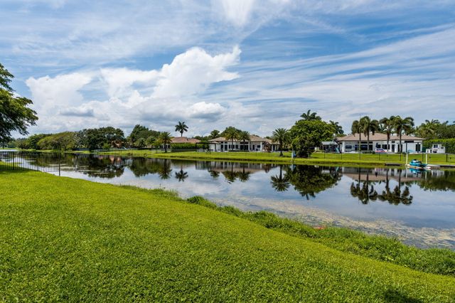 10251 N Lake Vista Circle, Davie, FL 33328