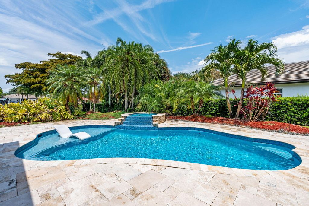 10251 N Lake Vista Circle, Davie, FL 33328