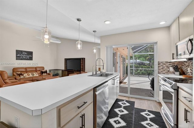 102 Sun Terrace Court, Palm Beach Gardens, FL 33403