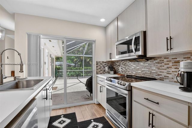 102 Sun Terrace Court, Palm Beach Gardens, FL 33403