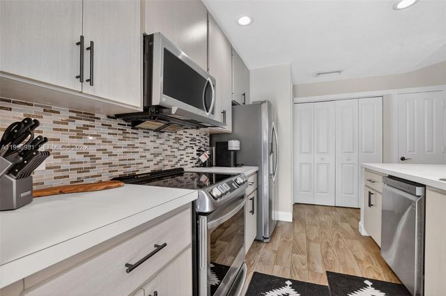 102 Sun Terrace Court, Palm Beach Gardens, FL 33403