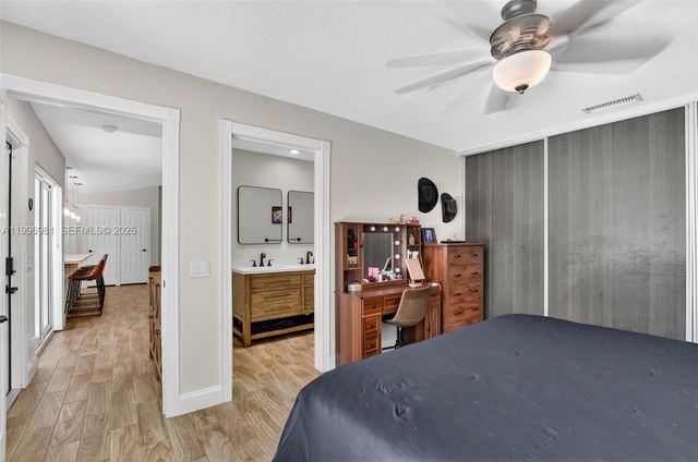 102 Sun Terrace Court, Palm Beach Gardens, FL 33403