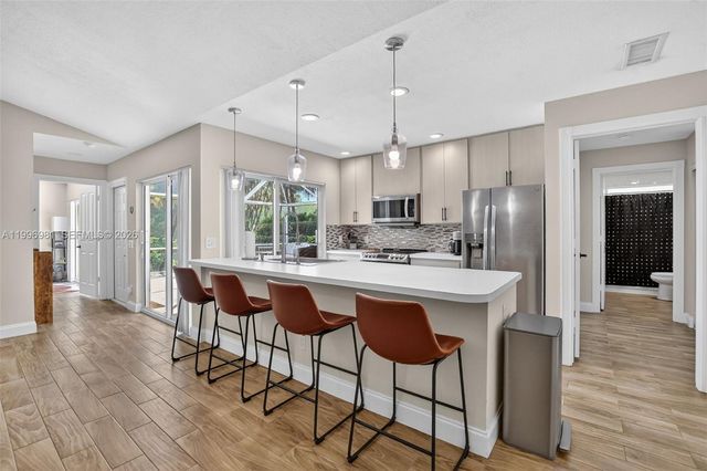 102 Sun Terrace Court, Palm Beach Gardens, FL 33403