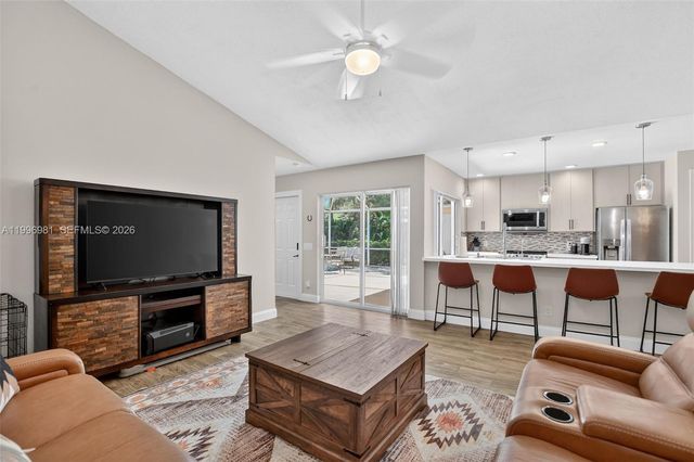 102 Sun Terrace Court, Palm Beach Gardens, FL 33403