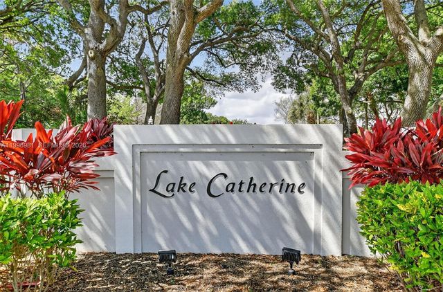 102 Sun Terrace Court, Palm Beach Gardens, FL 33403