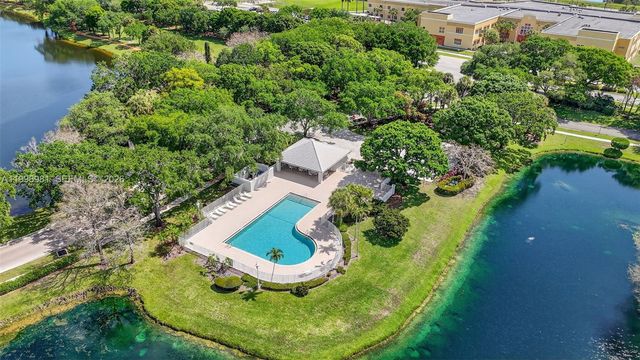 102 Sun Terrace Court, Palm Beach Gardens, FL 33403