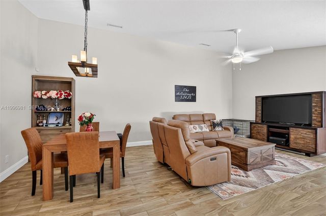 102 Sun Terrace Court, Palm Beach Gardens, FL 33403
