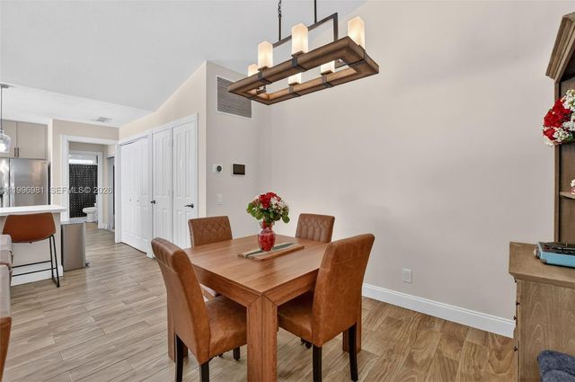 102 Sun Terrace Court, Palm Beach Gardens, FL 33403