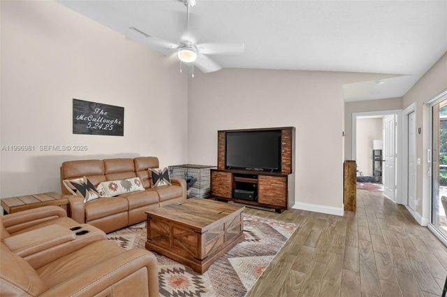 102 Sun Terrace Court, Palm Beach Gardens, FL 33403