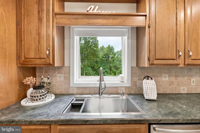8423 LOCK LN, Warrenton, VA 20186