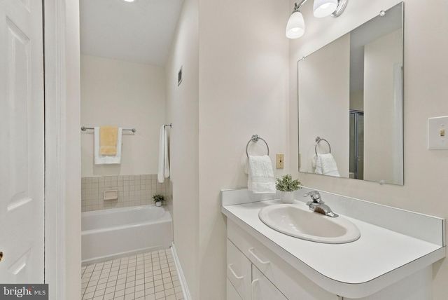 8423 LOCK LN, Warrenton, VA 20186