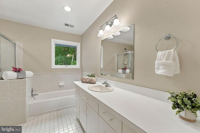 8423 LOCK LN, Warrenton, VA 20186