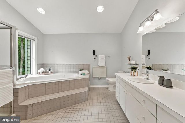 8423 LOCK LN, Warrenton, VA 20186