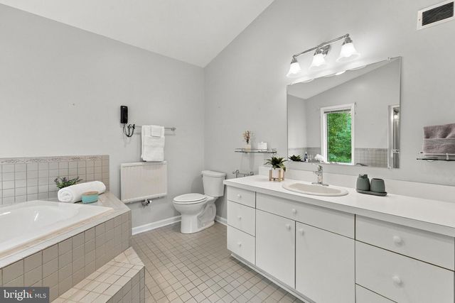 8423 LOCK LN, Warrenton, VA 20186