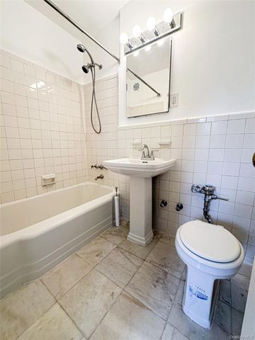 10025 Queens Boulevard 6L, Forest Hills, NY 11375