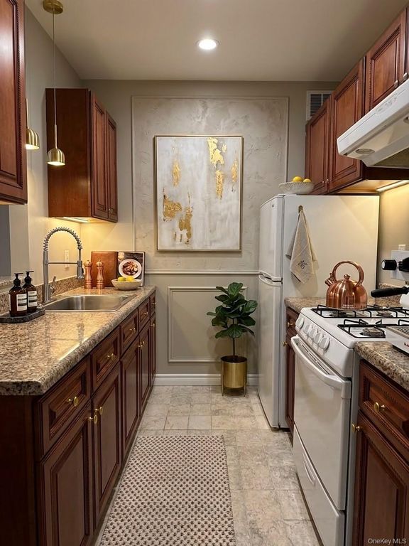 10025 Queens Boulevard 6L, Forest Hills, NY 11375 — exterior